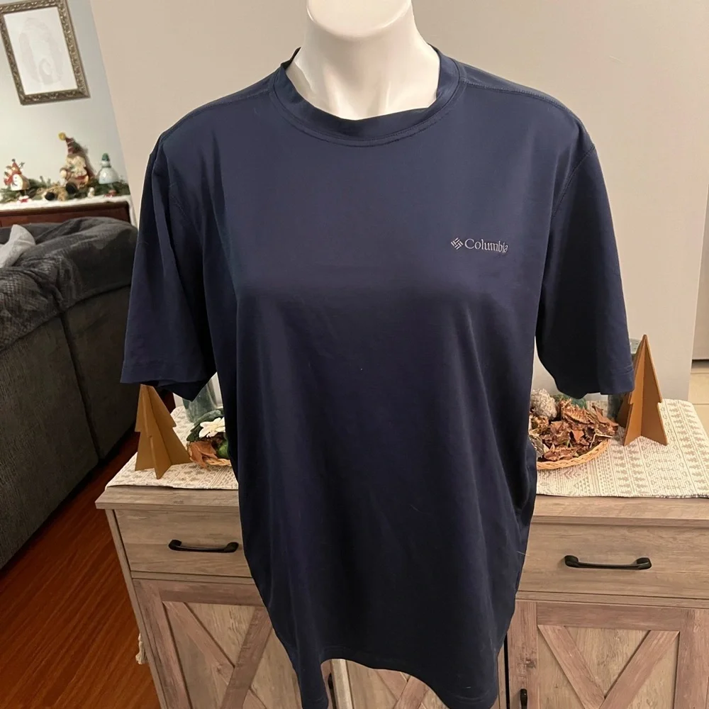 Columbia men’s blue wicking tshirt